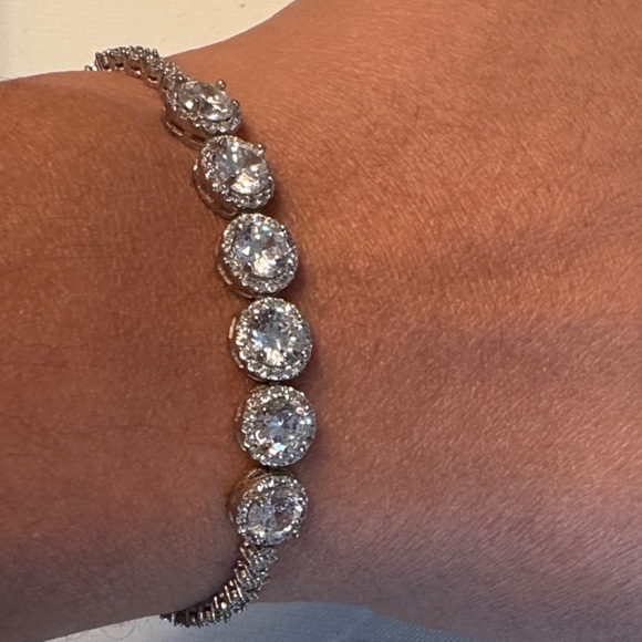 Jewelry - Sparkling Silver Bracelet with Clear Gems